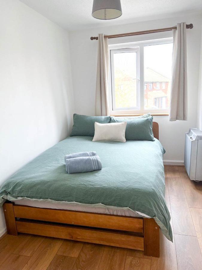 Lovely 2 Bedroom Flat With Free Parking, Great Transport Links To Central London, The Excel Centre, Canary Wharf And The O2! 外观 照片