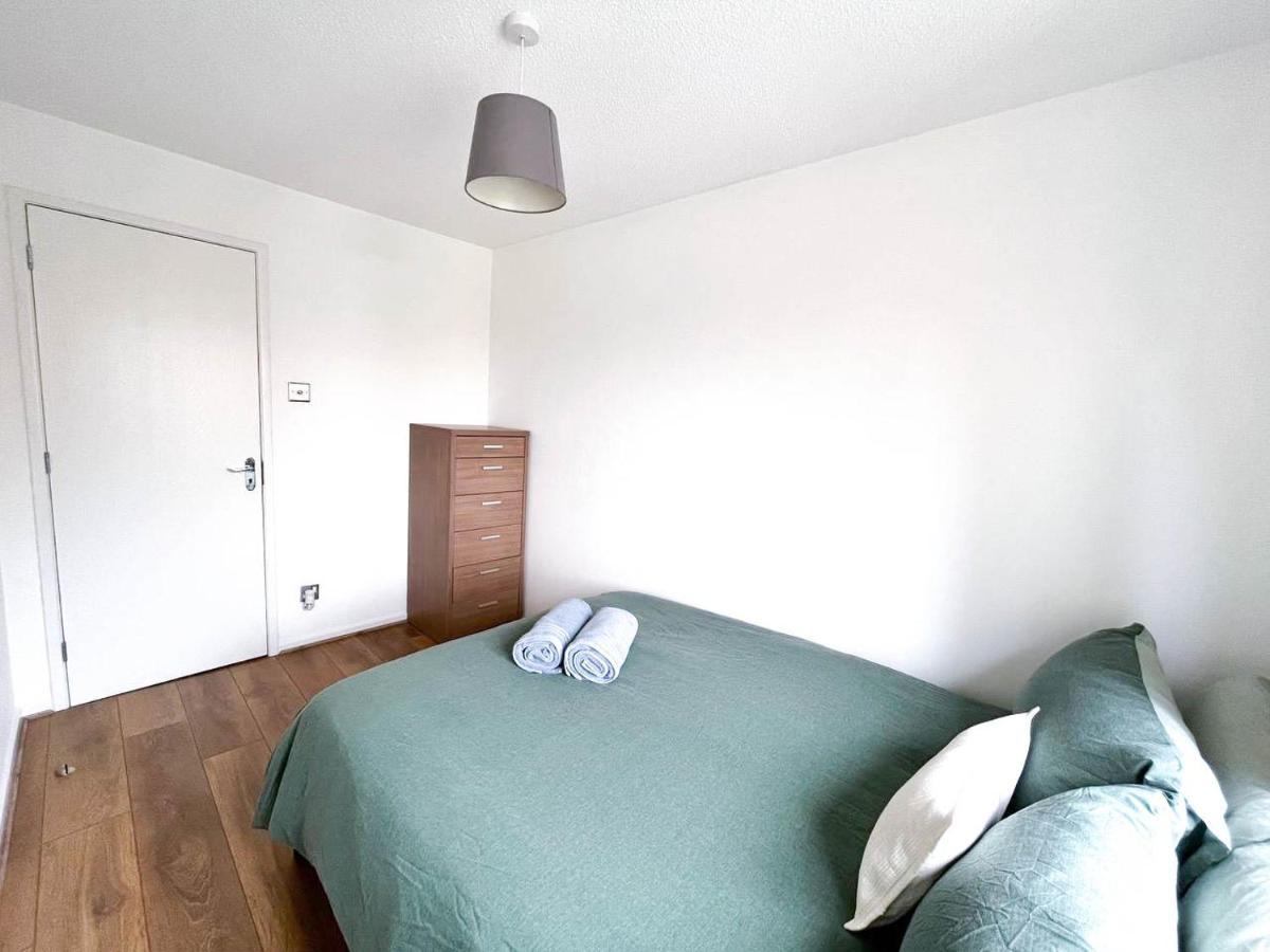 Lovely 2 Bedroom Flat With Free Parking, Great Transport Links To Central London, The Excel Centre, Canary Wharf And The O2! 外观 照片