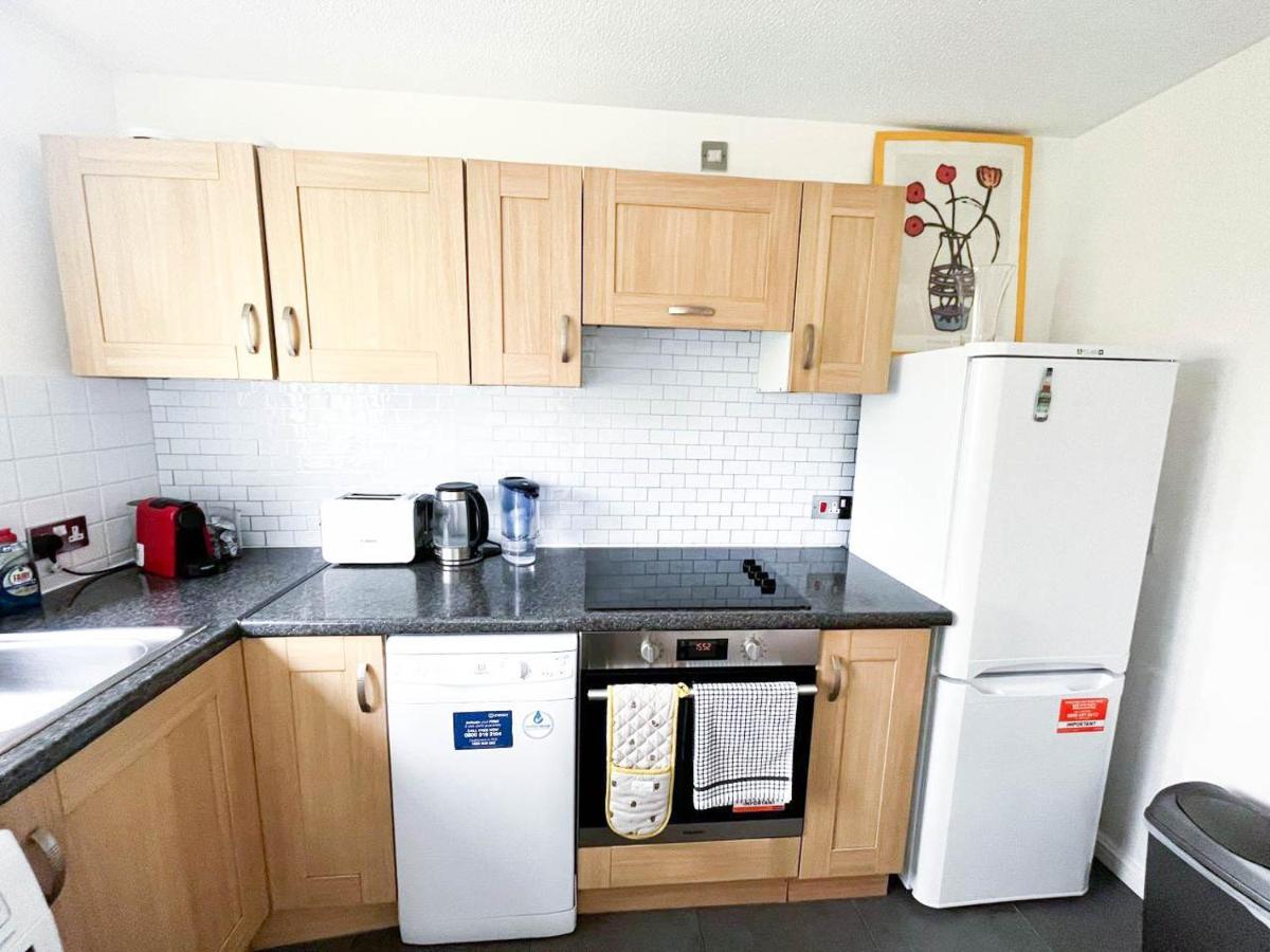 Lovely 2 Bedroom Flat With Free Parking, Great Transport Links To Central London, The Excel Centre, Canary Wharf And The O2! 外观 照片