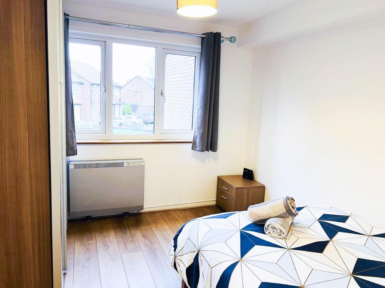 Lovely 2 Bedroom Flat With Free Parking, Great Transport Links To Central London, The Excel Centre, Canary Wharf And The O2! 外观 照片